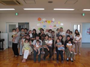 走ったりボールを投げたりしてとても楽しそうに運動会に参加しました。