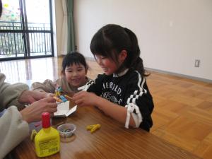 2月14日にクラフトバンドを使ってブックマークを作りました。