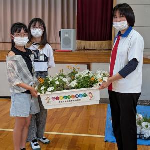 人権の花、カリヨンの郷へ